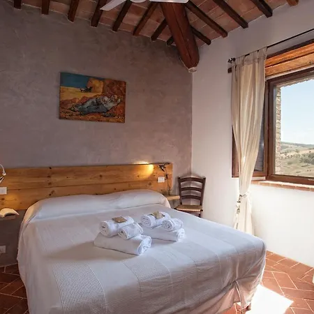 Podere Casella Farm stay *